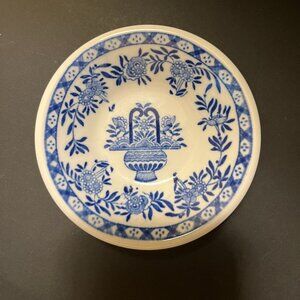 Lot of FIVE Pieces Restaurant Ware in Delph Blue